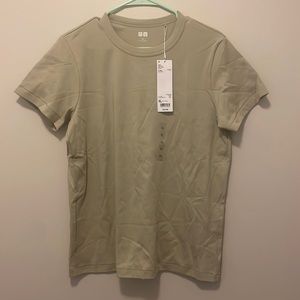 UNIQLO NWT Women’s XL Crew Neck Shirt